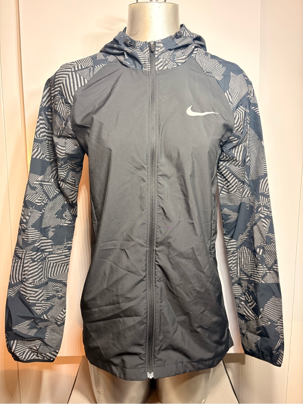 Nike Essential Flash Reflective Running Jacket Size S